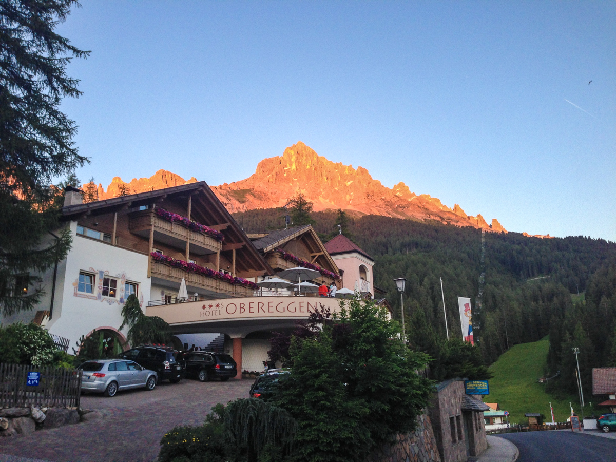 Hotel Obereggen mit Latemar AlpenglÃ¼hen